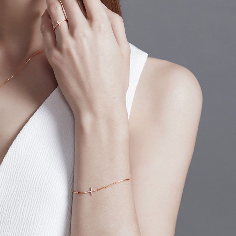 Unika Rose Cross Ruby Månadssten Armband För Dam I 18K Guld