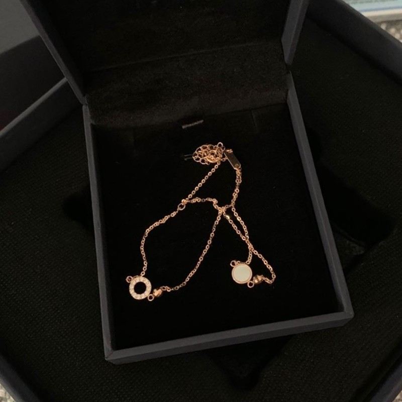 Unika Skal Ökade Dubbel Kedja Armband För Dam I 18K Guld