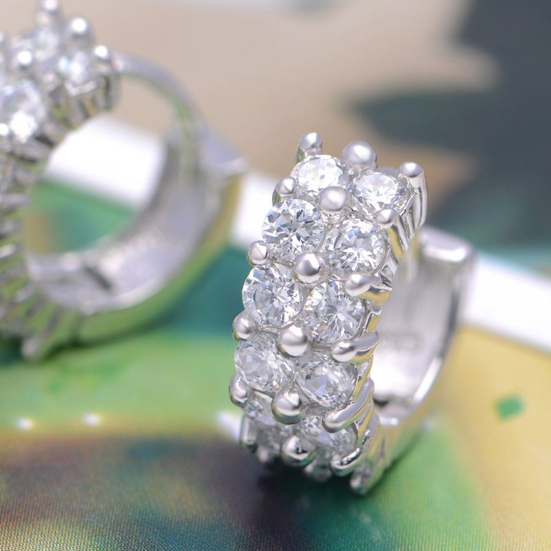 Elegant Polerat Sterlingsilver Och Glänsande Rhinestone Kvinnans Klippörhängen