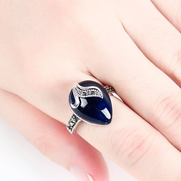 925 Sterlingsilver Lämnar Styling Inlagd Korund Retroring
