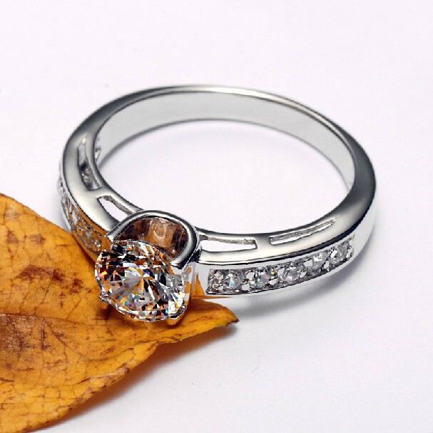 Cupid Cut Artificiell Diamantförlovning / Vigselring 925 Sterling Silver