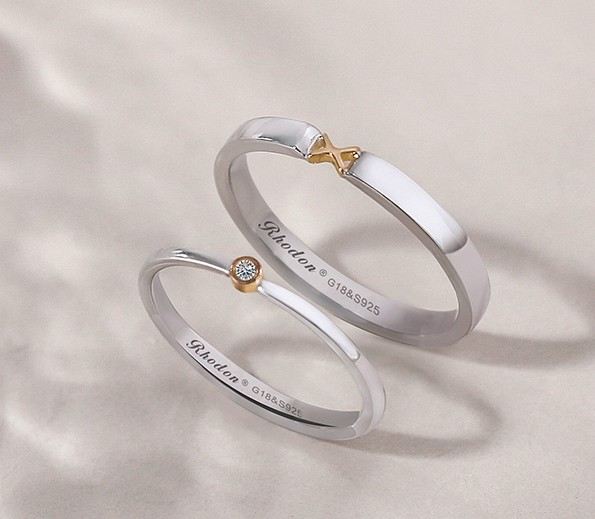 Kyssar Och Kramar 18K Guldpläterad Moissanite S925 Sterling Silverälskare Parringar