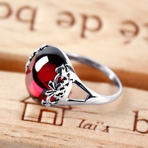 Överdriven Personlighet 925 Silverinlagd Oval Granatring