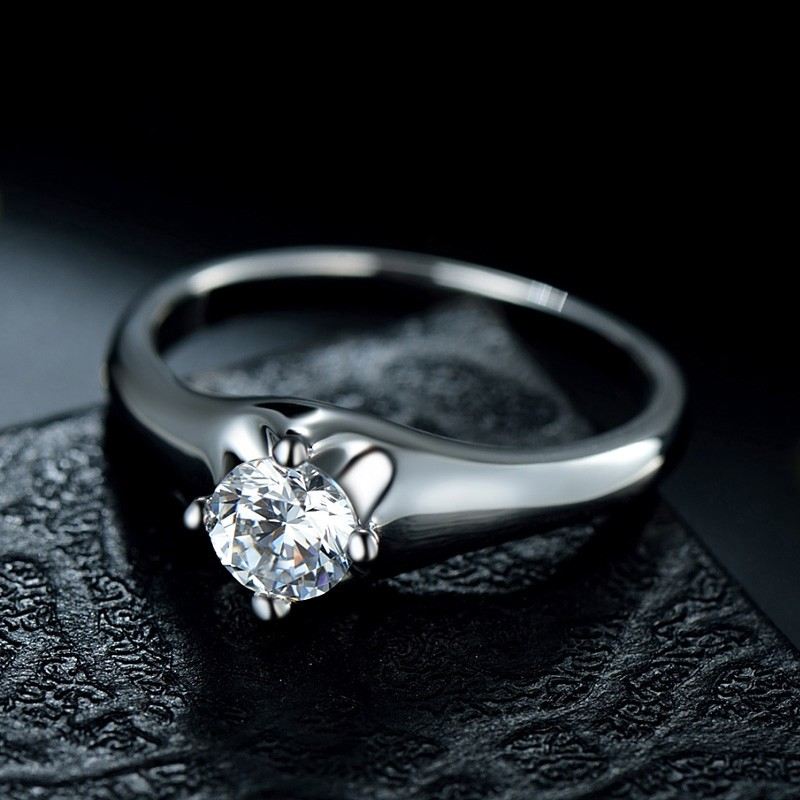 Utsökt 925 Sterling Silverring Med Sona Diamant